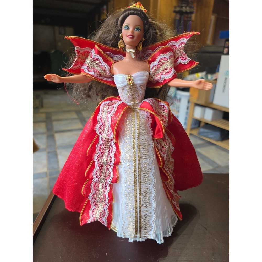 Mattel Happy Holidays Special Edition Barbie 1997 with Stand